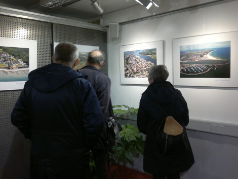 Besucher der Foto-Ausstellung
