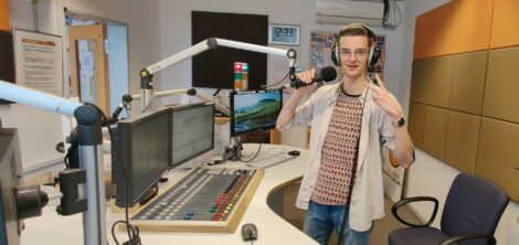 Redakteur Konrad im Live-Studio